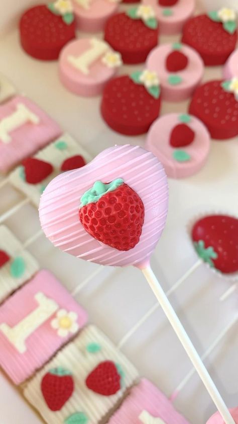 Berry First Birthday Cake Pops, Strawberry Theme Treats, Berry First Birthday Treats, Strawberry Baby Shower Theme Decor, Berry First Birthday Decorations, Cake Pop Recipe Easy, Strawberry Cake Pops, 50 Party