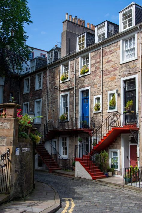 RAMSAY GARDEN, EDINBURGH One of the most expensive streets in the city, next to Edinburgh Castle. Old Town Edinburgh, Scotland Road Trip, London Bars, Edinburgh Castle, Nightlife Travel, Edinburgh Scotland, Isle Of Skye, Scotland Travel, Beautiful Architecture