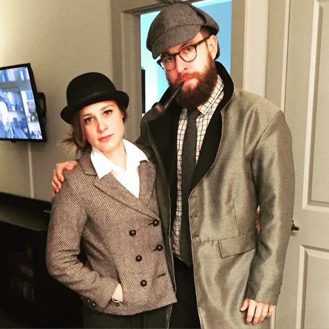 Sherlock Holmes and Dr. Watson couples costume! Creative Halloween Costumes For Couples, Sherlock Holmes Costume, Sherlock Holmes Watson, Seven Dwarfs Costume, Partner Halloween Costumes, Holmes And Watson, Sherlock Poster, Costumes For Couples, Themed Halloween Costumes