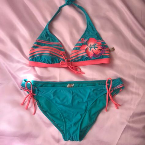 Look what I just found on Depop 🙌 https://depop.app.link/TkuiHhKc1bb Vintage Bathing Suit, Beach Girl Aesthetic, Tropical Girl, Charmmy Kitty, Hawaiian Flower, Malibu Barbie, Y2k Summer, Cute Bathing Suits, Coconut Girl