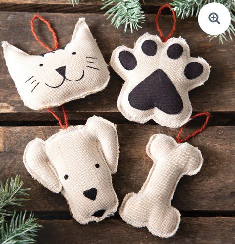 Pet Ornaments Diy, Dog Ornaments Diy, Pet Store Design, Fabric Christmas Decorations, Pet Ornaments, Fabric Ornament, Metal Christmas Tree, Felt Patterns, Fabric Ornaments