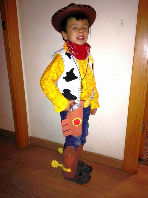 CAPRICHOS hechos a mano: CARNAVAL: DISFRAZ WOODY Y JESSIE Popeye Costume, Cowboy Birthday Party, Cowboy Birthday, Cowboy Party, Toy Story, First Birthdays, Cow, Cowboy, Projects To Try