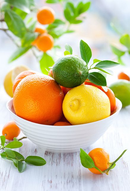 "All citrus, from limes to tangerines, are chock-full of vitamin C, fiber, and small amounts of other nutrients and disease-fighting chemicals. It's the C that makes citrus a Superfruit, says Glassman, because this vitamin counters the effects of sun damage, regulates oils glands, and can even prevent age spots." Lemons And Limes, Fresh Fruit Recipes, Fruit Photography, Beautiful Fruits, Oranges And Lemons, Delicious Fruit, Tutti Frutti, Limes, Fruit And Veg