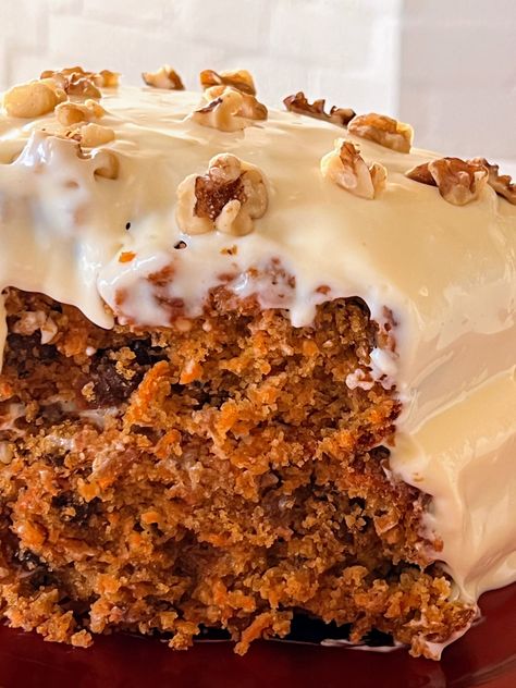 Spiced Carrot Cake Thick Cream Cheese Frosting, Carrot Cake Loaf Recipe, Carrot Cake Loaf, Healthy Carrot Cake, Homemade Carrot Cake, Cake Loaf, Carrot Spice Cake, Moist Carrot Cakes, Spiced Carrots