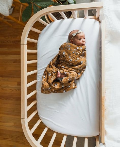 Crib In Room With Parents, Bedside Cot Co Sleeper, Crib By Bed, Crib Beside Bed, Sidecar Bed Co Sleeper, Wooden Bedside Bassinet, Co Sleep Bassinet, Simple Crib Ideas, Bedside Bassinet Diy