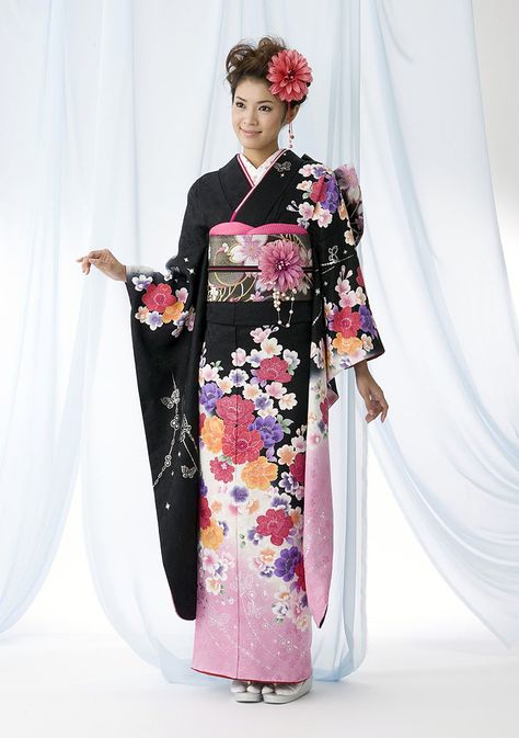 The way the people in Japan traditionally dress has been a topic of interest for a long time. With a different type of kimono for each occasion, be it formal or casual, the traditional attire of Japan is extremely fascinating. The Japanese kimono is one of the world’s instantly recognizable traditional garments. Japanese Wedding Dress, Traditional Asian Clothing, Kimono Traditional, Furisode Kimono, Japanese Traditional Clothing, Japanese Costume, Modern Kimono, Pink Kimono, Wedding Kimono