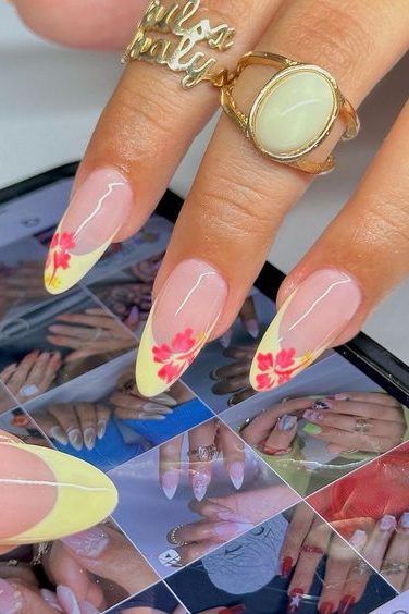 Floral Nail Ideas, flower nails, floral nails for spring, classy floral nails, chic flower nails, dainty daisy floral nails, beach floral nails, hibiscus nails Floral Nail Ideas, Milky Nails, Nails Today, Floral Nail, Summery Nails, Vacation Nails, Nagel Inspo, Beach Nails, Fire Nails