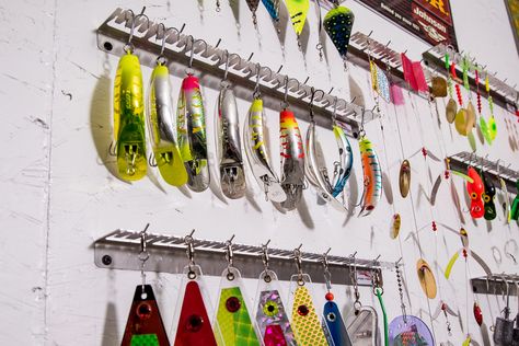 The Fish Fighter™ Wall-Mount Tackle Holder is the perfect way to keep all of your tackle organized and ready to go. At 18” long, this tackle holder is the right size for your boat, cabin, man-cave or workshop. What a great way to display all of your tackle. We designed this mount to accept most size hooks and lures from #2 Mepps, to K-16 Kwik Fish and even large cod hooks. We also made small holders that stick out, so you can hang flashers and trolling gear by their swivel. Lure Display Ideas, Fishing Pole Storage Wall, Fishing Lure Display, Fishing Lures Display Driftwood, Fishing Gear Organization, Fishing Lures Display, Vertical Fishing Rod And Tackle Box Storage, Diy Fishing Rod, Fly Tying Desk