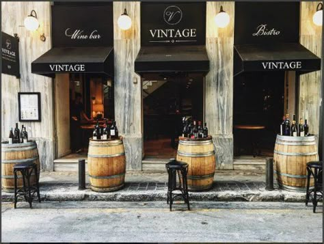 Wine Shop Interior, Wine Bar Design, Bistro Interior, Wine Bistro, Bar Street, Wine Bar Restaurant, Wine Sommelier, Liquor Shop, Beer Store