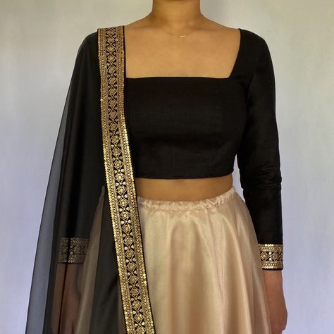 Black Long Sleeve Blouse Saree, Square Neckline Blouse Lehenga, Blouse For Black Lehenga, Square Neckline Blouse Saree, Square Neck Blouse Designs Full Sleeve, Simple Lehenga With Full Sleeve Blouse, Square Neck Lengha Blouse, Lehnga Blouse Designs Simple, Plan Black Saree