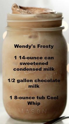 Wendy's Frosty ~ An easy and delicious 3-Ingredient Homemade Take on Wendy's Frosty Wendys Frosty Recipe, Wendy's Frosty, Resep Starbuck, Wendys Frosty, Weight Watcher Desserts, Chocolate Frosty, Frosty Recipe, Resep Smoothie, Low Carb Dessert