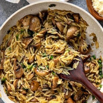 Orzo With Mushrooms, Orzo Recipes Side, Pasta Recipes Easy, Orzo Pasta Recipes, Easy Rice, Orzo Recipes, Easy Rice Recipes, Orzo Pasta, Easy Pasta Recipes