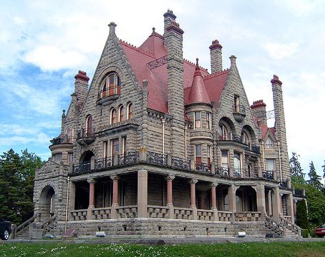 Craigdarroch Castle, Winter Wedding Destinations, Victorian Castle, Mansion Homes, Mansion Exterior, Castle Mansion, Mansion Floor Plan, Modern Mansion, Mansion Interior