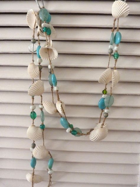 beachcomber Ocean Garland, Beachy Christmas Tree, Seashell Garland, Shell Creations, Shell Garland, Beach Christmas Decorations, Beads Garland, Beach Craft, Deco Marine