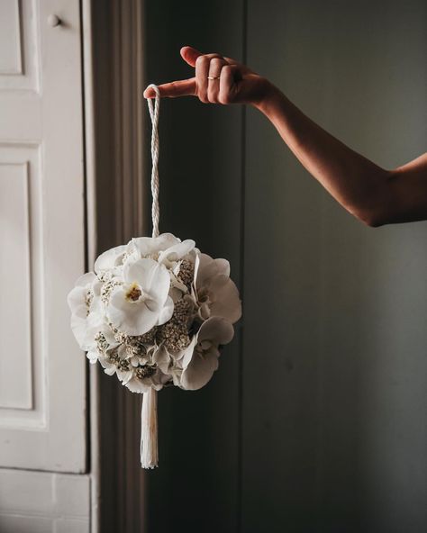 — Japanese style bridal bouquet for the wonderful Saki, interpreted and created by @stilllifeflowers Love when tradition meets personal… Japanese Bridal Bouquet, Japanese Wedding Bouquet, Japanese Bouquet, Japanese Bride, Japan Wedding, Japanese Wedding, Japanese Minimalism, White Bouquet, Wedding Design