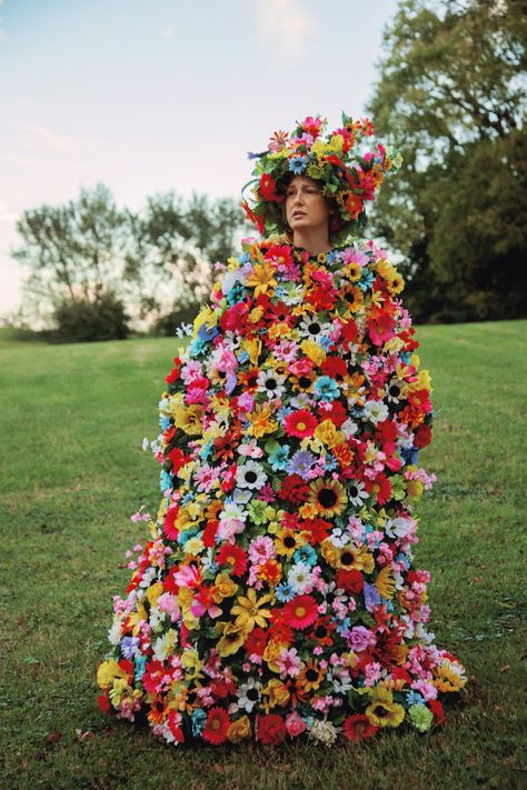 Becoming Ari Aster's Infamous May Queen Midsommar Flower Dress, May Queen Costume, Midsommar Costume, Midsommar May Queen, Queen Gown, Handmade Halloween Costumes, Hot Halloween Outfits, Flower Costume, May Queen