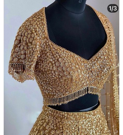 Golden Blouse Designs, Ready Made Saree, Blouse Indian Saree, Neck Blouse Designs, Lengha Blouse Designs, Halter Neck Blouse, Golden Blouse, Blouse Lehenga, Sequence Blouse