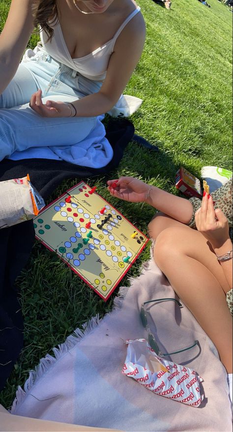 #park #friends #enjoy #games Park Date, Pink Picnic, Picnic Games, Birthday 2023, Park Games, Cute Date Ideas, Picnic Ideas, Summer 2025, Get Outside