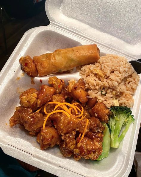 Chicken With Fried Rice, Tso Chicken, General Tso Chicken, Best Chinese Food, Fast Food Items, General Tso, Egg Drop Soup, China Food, Will Be Back Soon