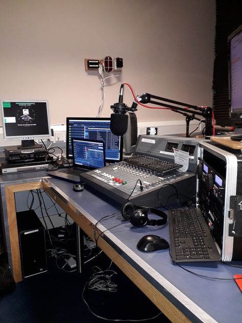 Radio Studio Aesthetic, Radio Jockey Aesthetic, College Radio Station Aesthetic, Media Student Aesthetic, Broadcast Journalism Aesthetic, News Anchor Aesthetic, Grace Ivers Aesthetic, Journalism Student Aesthetic, Radio Aesthetic