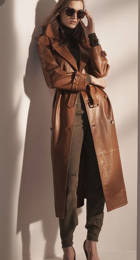 Leather Coat Outfit, Winter Outfits Tumblr, Winter Outfits 2019, Winter Outfits 2020, Winter Coat Outfits, Brown Leather Coat, Long Leather Coat, Trendy Outfits Winter, Coat Trends