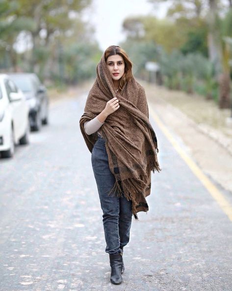 𝙆𝙪𝙗𝙧𝙖 𝙆𝙝𝙖𝙣 ❤️ Kubra Khan, Pakistani Actors, More Than Meets The Eye, Teddy Bear Pictures, Pakistani Fashion Party Wear, Eye Of The Beholder, Indian Gowns Dresses, Bear Pictures, Stylish Blouse Design