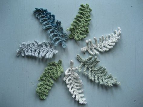 IMG_8727 Trendy Crochet Clothes, Crochet Leaf Patterns, Fern Pattern, Easy Patterns, Crochet Easy, Crochet Leaves, Point Lace, Trendy Crochet, Leaf Flower