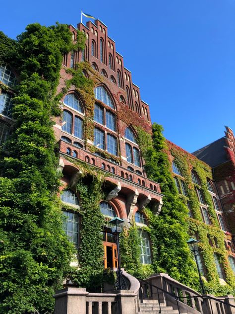 Lund University library in summer University In Europe, Europe University Aesthetic, Masters Abroad, Stockholm University, University Vibes, Sweden Aesthetic, Lund Sweden, Lund University, Library Aesthetic