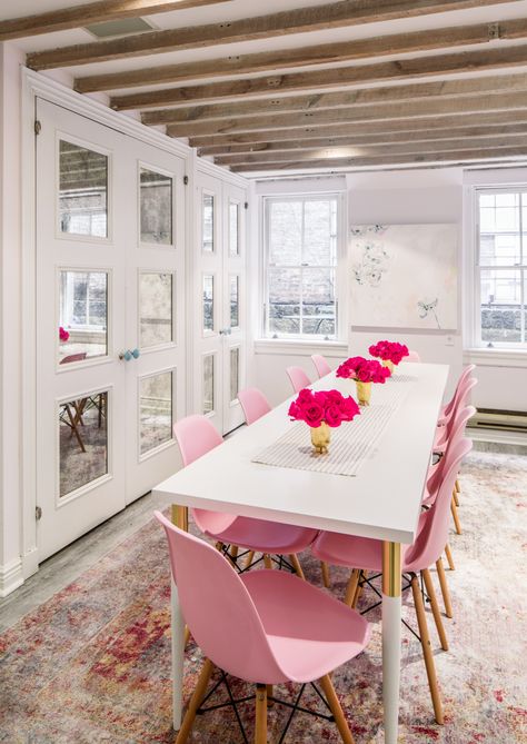 Feminine Office Space, Small Office Space, Film Decor, Pink Chairs, Feminine Office, Cool Office Space, Small Space Office, Pink Office, House Decorating