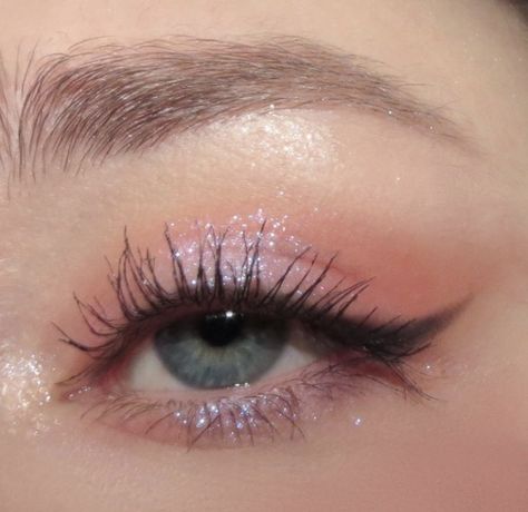 Eye Makeup For Blue Eyes, Pink Glitter Makeup, Pink Eyeshadow Look, Sparkly Makeup, Punk Makeup, Prom Eye Makeup, Cute Eye Makeup, Pink Eye Makeup, Dance Makeup