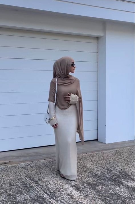 Jersey Hijab Aesthetic, Summer Hijabi, Islamic Outfits, Hijabi Summer, Mode Abayas, Modest Outfits Muslim, Outfits Muslim, Hijab Fashion Summer, Glamouröse Outfits