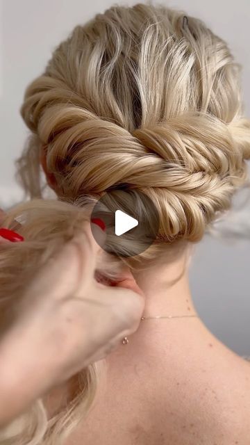 Updo Very Long Hair, Updos For Curly Long Hair, Low Up Do Hairstyles, Bridgestone Hairstyles, Hairdo For Fine Hair, Easy Diy Hair Updos, Simple Ponytail Hairstyles Short Hair, Easy Gala Hairstyles, Do It Yourself Updo