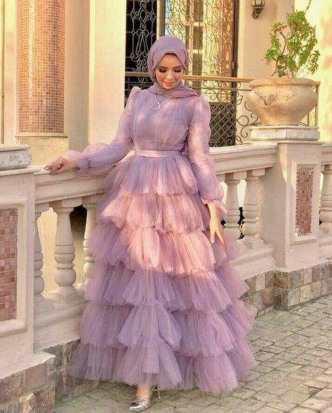 Trendy Dress Styles, Hijab Dress Party, Soiree Dress, Fancy Dresses Long, Women Dresses Classy, Muslim Fashion Dress, Designer Dresses Casual, Muslim Fashion Outfits, Muslimah Fashion Outfits