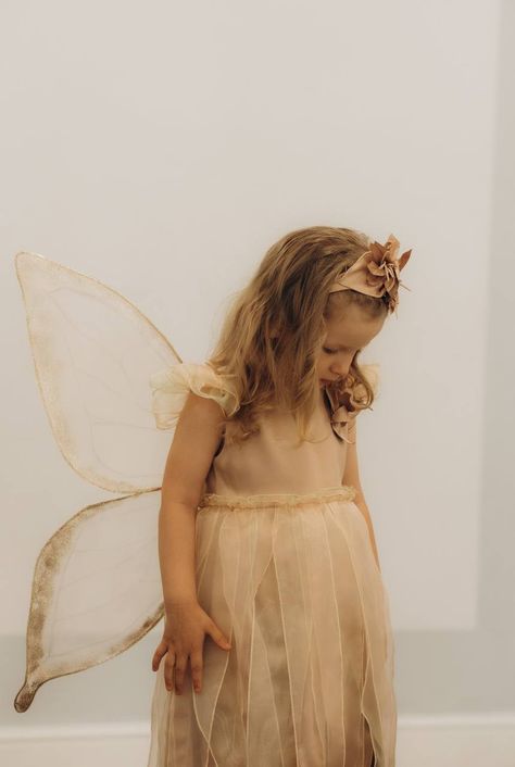 Fairytale Photography, Girls Formal Dresses, Beach Painting, Purim, Girls Party, Children Photography, Kids Design, Summer Wedding, Designer Dresses