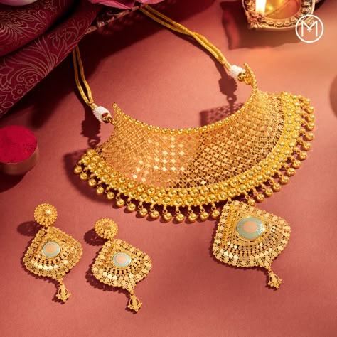 Like gold netting stitched together, this choker paired with matching earrings will make you stand out on your special day. No matter what your wedding ensemble is, this jewellery set seamlessly blends with your outfit. #BridesOfIndia #MalabarGoldAndDiamonds #ShowTheWay #IndianBrides #BridalJewellery#GoldJewellery Gold Metal Bridal Choker Necklace, Gold Plated Wedding Choker For Festivals, Malabar Jewellery, Gold Bollywood Formal Choker, Gold Bollywood Party Choker, Gujarati Bride, Gold Pictures, Gold Jeweled Bollywood Choker, Jewellery Shoot