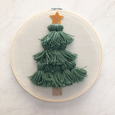 Tassel Tree, Christmas Tree Embroidery, Yarn Trees, Tree Embroidery, Green Yarn, Boho Christmas, Blanket Stitch, Christmas Embroidery, Black Felt