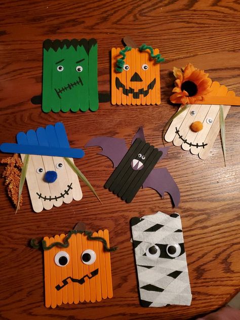 Halloween Crafts For Kids To Make, Voodoo Halloween, Classroom Halloween, Dekorasi Halloween, Halloween Crafts Preschool, Halloween Kunst, Popsicle Crafts, Fall Arts And Crafts, Halloween Arts And Crafts