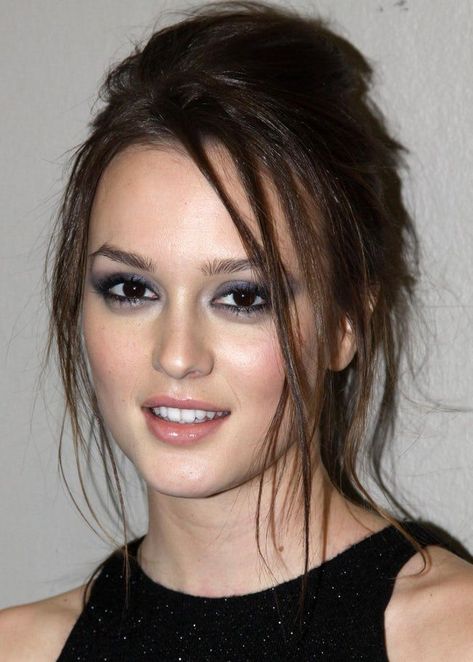 Leighton Meester is listed (or ranked) 55 on the list The Most Gorgeous Women with Doe Eyes #beautifulcelebrities Leighton Meester Hair, Most Gorgeous Women, Leighton Meester, Christmas Makeup, Blair Waldorf, Gorgeous Eyes, Pretty Makeup, Beautiful Smile, Beauty Face