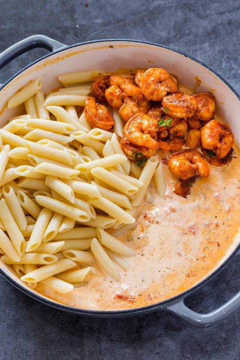 Learn how to make the ultimate homemade creamy Cajun shrimp pasta recipe that is made with a creamy cajun sauce and shrimp! Creamy Cajun Sauce, Cajun Pasta Recipes, Creamy Cajun Shrimp, Creamy Cajun Shrimp Pasta, Shrimp Pasta Recipe, Pasta With Shrimp, Creamy Shrimp Pasta, Cajun Sauce, Cajun Shrimp Pasta