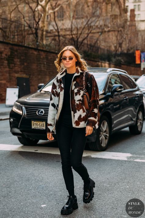 New York Fall 2020 Street Style - STYLE DU MONDE | Street Style Street Fashion Photos Animal cow print jacket Cow Jacket Outfit, Cow Print Jacket Outfit, Cow Print Outfit Ideas, Animal Print Jacket Outfit, Print Jacket Outfit, Cow Print Outfit, Cow Print Jacket, 2020 Street Style, Random Outfits