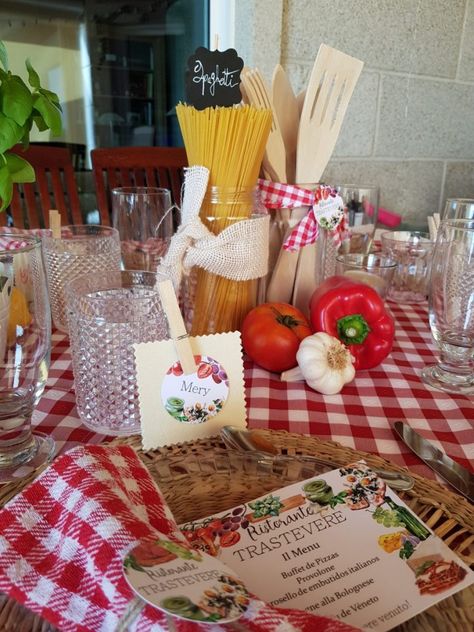 Italian Party Decorations, Italian Dinner Party Decorations, Italian Themed Parties, Outdoorsy Wedding, Mystery Dinner Party, Italian Dinner Party, Italian Party, Pasta Party, Vídeo Game