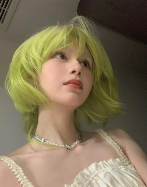 Spring Green Hair, Pistachio Hair Color, Blonde Hair Faceless, Matcha Green Hair, Matcha Green Wallpaper, Blonde And Green Hair, Spring Green Wallpaper, Light Green Hair, Pastel Green Hair