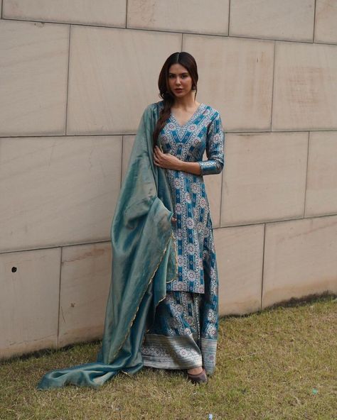 Sonam Bajwa Outfits, Looks And Style Sonam Bajwa Outfits, Sonam Bajwa Suits, Punjabi Language, Dress Designs For Stitching, Sonam Bajwa, Stylish Actresses, Punjabi Outfits, Sari Blouse Designs, Clueless Outfits