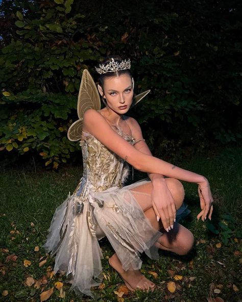 @celinebethmann on instagram Forest Fairy Costume, Enchanted Forest Birthday, Enchanted Forest Party, Forest Birthday, Forest Party, Enchanted Fairies, Halloween Inspo, Fairy Costume, The Saint