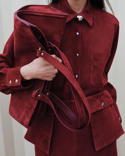 Beaufille (@beaufille) • Instagram photos and videos Suede Bag Outfit, Suede Outfit, The Dream Team, Style Inspiration Winter, Arab Fashion, Fashion 101, Red Suede, Fashion Editor, Dream Team