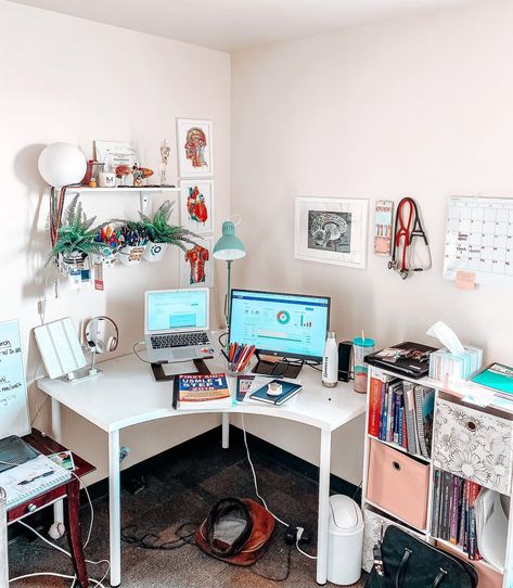 Med Student Desk Aesthetic, Medical Student Bedroom Ideas, Med School Desk Setup, Med Student Apartment, Medical Student Study Table, Workboxes Homeschool, Montessori Homeschool Curriculum, School Apartment, Dorm Aesthetic