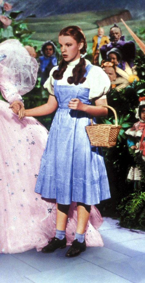 The Price Someone Paid For Judy Garland's Dorothy Dress Is Somewhere Over the Rainbow Dorothy Gale Costume, Dorthy Costume, Dorothy Dress, Wizard Of Oz Movie, Dorothy Wizard Of Oz, Dorothy Costume, Dorothy Gale, Irving Berlin, Vintage Hollywood Glamour