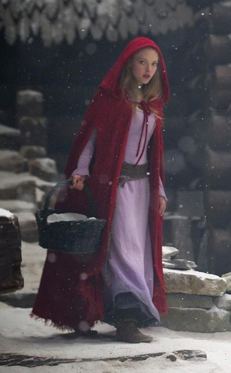 red riding hood halloween costume idea Amanda Seyfried Red Riding Hood, Red Riding Hood Film, Red Riding Hood 2011, Red Riding Hood Halloween Costume, Red Riding Hood Cosplay, Hood Halloween Costume, Red Riding Hood Halloween, Riding Hood Costume, Billy Burke