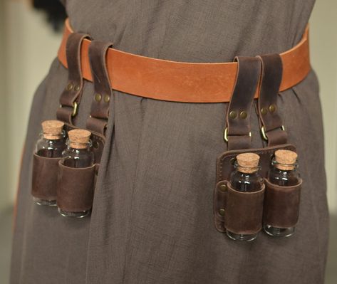 One or two pieces of brown leather potion holders (at your choice)  Made of genuine leather and original fittings, which gives the product an authentic look. The one piece includes 2 glass bottles with a cork stopper (30 ml = ~1 oz).  The size of the loop allows you to put the holder on a belt up to 45 mm (1 2/3") wide. The holder can be used for its intended purpose,  in role-playing games in the style of steampunk or Victorian style as well as alchemy or witchcraft. Feel free to contact us in Steampunk Belt, Ren Faire Outfits, Diy Leather Projects, Belt Accessories, Leather Projects, Fantasy Fashion, Leather Diy, Character Outfits, Victorian Style