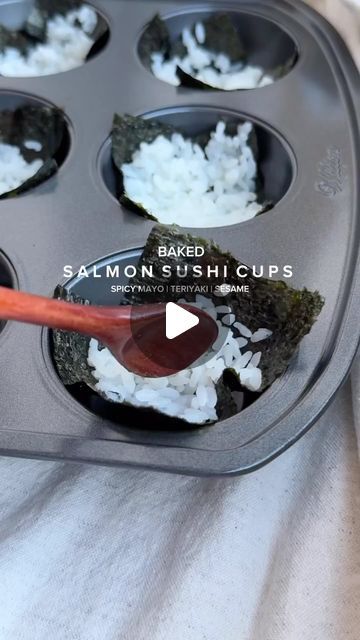 Tips for Busy Mums & Dads on Instagram: "Posted @withregram • @seriousfoodfetish Baked Salmon Sushi Cups •Follow @seriousfoodfetish for more recipes, restaurant recs & food trends• I saw a ton of people making these baked sushi cups in muffin tins & I was immediately intrigued. These are so fun to make for dinner or as an app for a dinner party, since I recently read that 2024 is “the year of the dinner party.” You could totally switch it up & use shrimp or even chicken! Ingredients •1 lb salmon (skin removed) •3 large nori sheets •1 C sushi rice •3 T spicy mayo + more for garnish •2 T teriyaki sauce or soy sauce •sesame seeds •scallions or chives, small chop Recipe *preheat oven to 400 1. Cut salmon into small pieces, mix with spicy mayo & teriyaki or soy sauce, set in fridge. 2. Cu Sushi In Muffin Tin, Baked Salmon Sushi Cups, Baked Sushi Cups, Salmon Sushi Cups, Baked Salmon Sushi, Sushi Cups, Baked Sushi, Sushi For Kids, Nori Sheets